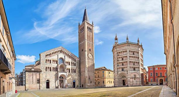 Palazzo Altavilla Deluxe ปาร์มา ภายนอก รูปภาพ